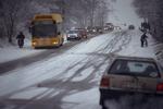 SNEGLEFART. Det hvide underlag gør myldretidstrafikken problematisk i dag. arkivfoto 