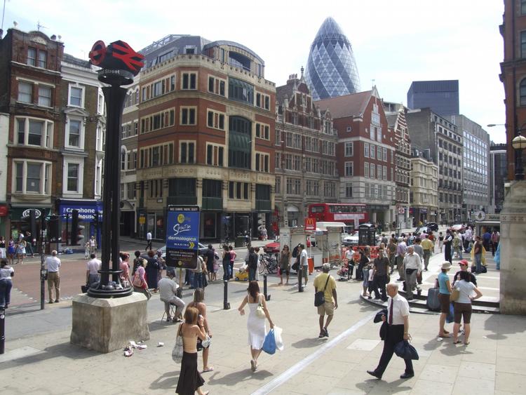 Terrormistanke. Trafikken i centrum af London bliver tæt overvåget i dag. 