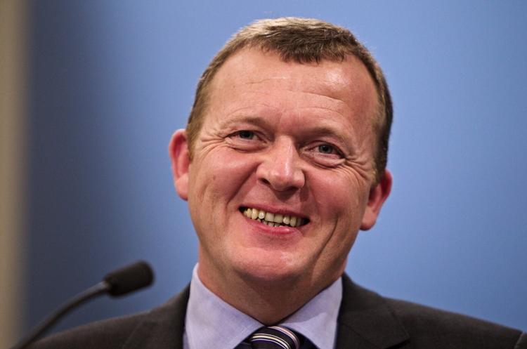 Hverdag. En dagsorden til elevrådsmøde er blandt de ting, som statsministeren ser på i en kommende dokumentarfilm. 