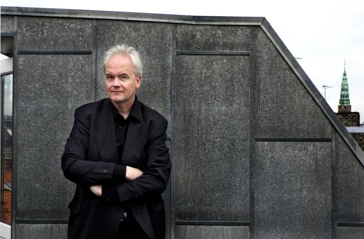 Sjælekvaler. Hovedpersonen i Ketil Bjørnstads (billedet) seneste roman lider af omfattende ar på sjælen. Bogen beskriver hans rejse til det nordligste Norge for at komme videre. 