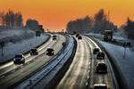lumsk. Smukt ser det ud. Men natten til lørdag og de første timer af weekenden vil man skulle færdes med forsigtighed på grund af udbredt isslag. 