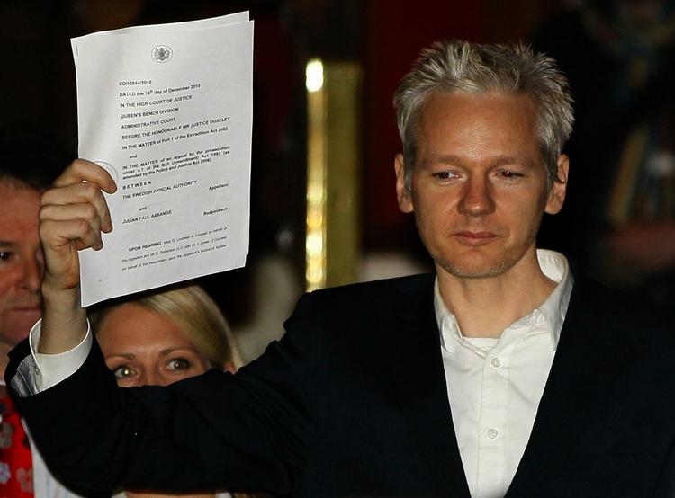 Lækkerier. Frontmanden for den afslørende organisation WikiLeaks har indgået aftale med skotsk forlag, der til april offentliggør hans erindringer og tanker om stort og småt. 