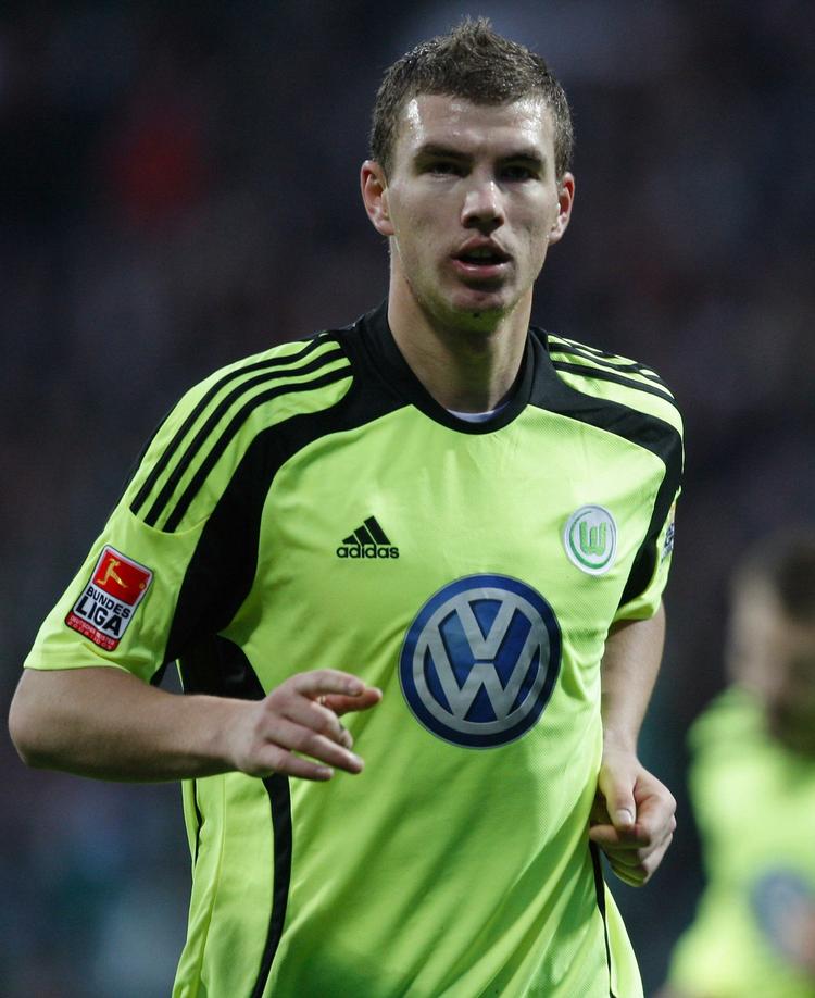 solgt. Manchester Citys hold af dyre stjerner får nu tilføjet topscoreren fra sidste år i den tyske bundesliga, Edin Dzeko. 