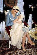 Nummer 2 i arvefølgen er Kronprins Kronprins Frederik og kronprinsesse Marys søn Christian Valdemar Henri John - her under dåben i Christiansborg Slotskirke. 