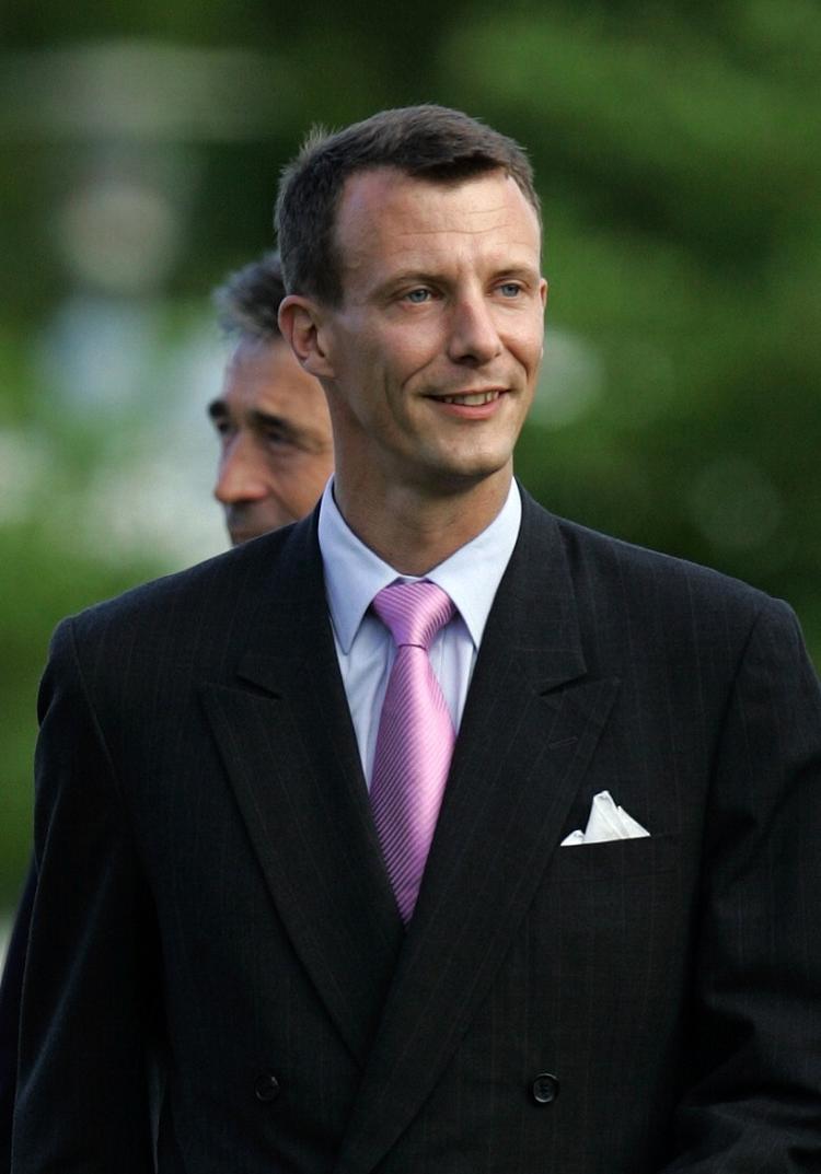 nedrykker. Prins Joachim bliver skubbet et par pladser ned ad arvefølgenstigen, når de to nye tvillinger bliver født. Arkivfoto 