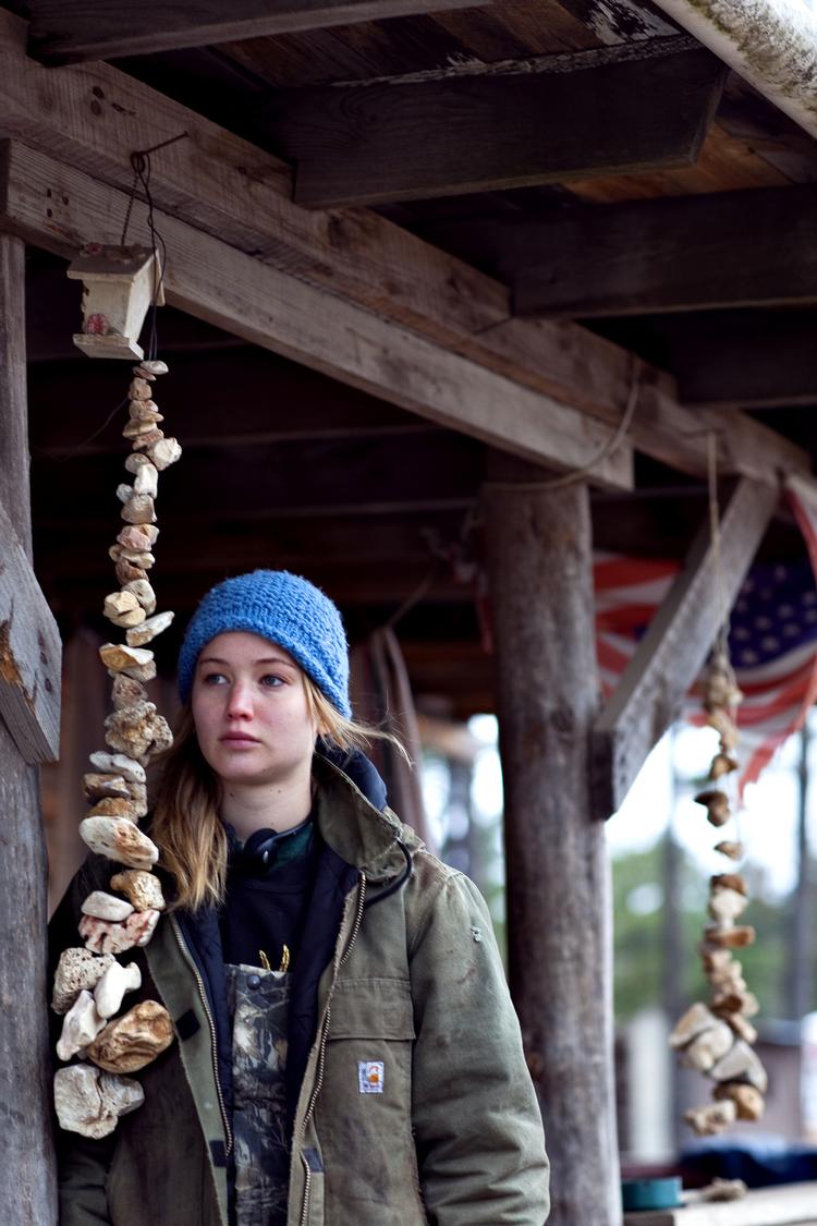 'Winter's Bone' er først og fremmest historien om unge Ree, der forsøger at finde en udvej fra en taberkultur, hvor armoden kvæles af hårde stoffer og hillbillymusik. 