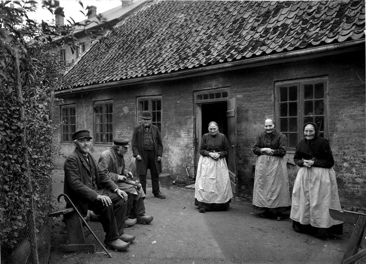HJEM. Fattiggården som den så ud i Roskilde omkring år 1900. 