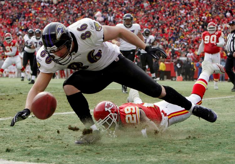 Udekamp. Baltimore Ravens Todd Heap var en vigtig faktor i ravens sejr over Chiefs. 