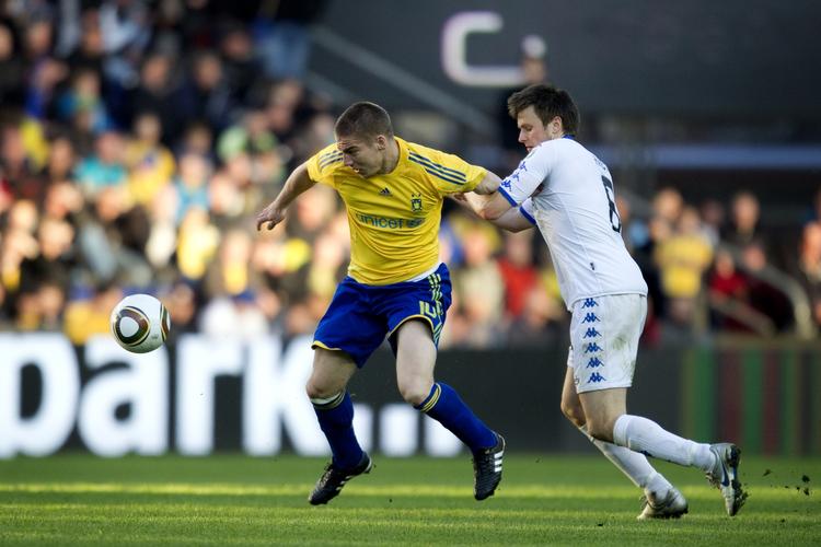lokalt. FCK og Brøndby er bedre tjent med at spille mod FCM, Esbjerg og OB end Malmö FF, Rosenborg og IFK Göteborg. 