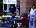 Seks blev dræbt og 14 såret, da en attentatmand lørdag aften gik amok i et shoppingcenter i Tuscon i staten Arizona. 