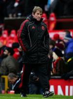 Manager. Kenny Dalglish skal have Liverpool tilbage på sporet. Men allerede i comeback-kampen gik det galt: Liverpool tabte til Manchester United. 