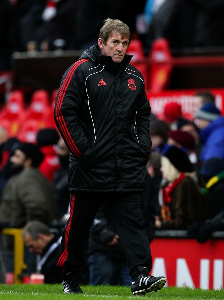 Manager. Kenny Dalglish skal have Liverpool tilbage på sporet. Men allerede i comeback-kampen gik det galt: Liverpool tabte til Manchester United. 