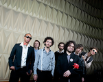 We Are The Lilies er en fusion af Tahiti Boy and the Palmtree Family (billedet) og Sergio Dias fra brasilianske Os Mutantes. 