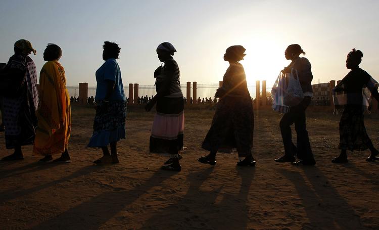AFSTEMNING. Vælgere står i kø i Juba, der kan blive hovedstad i Sydsudan, hvis der opnås flertal for at løsrive landet fra Nordsudan. 