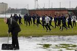 traditionsbrud. Normalt indleder FCK's spillere året med en fælles løbetur rundt om Damhussøen, men vejret flyttede den første svedetur ind på anlægget. 