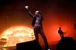 Kent. Jocke Berg giver den gas i K.B. Hallen sidste år i marts. Nu har han og bandets bassist fået en sidetjans som radioværter på amerikansk radio. 