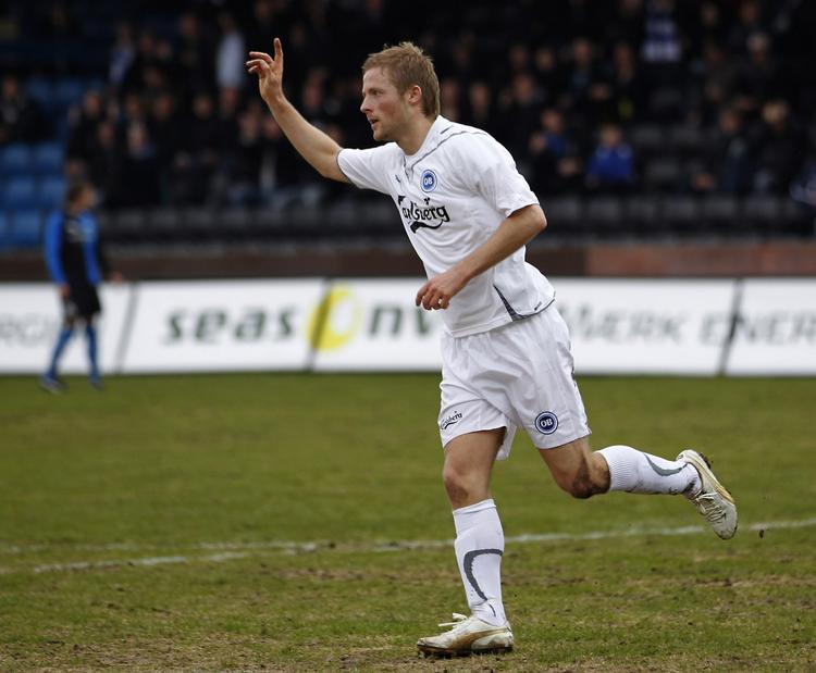Permanent. Henrik Hansen bliver i Sønderjyske på en tre år lang kontrakt. 