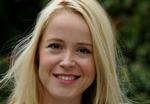 Hitstream. Både udenlandske og danske kunstnere som Tina Dickow her kan man finde på tjenester som Wimp, TDC Play og Spotify. Så nu skal der laves hitlister for den slags tjenester. 