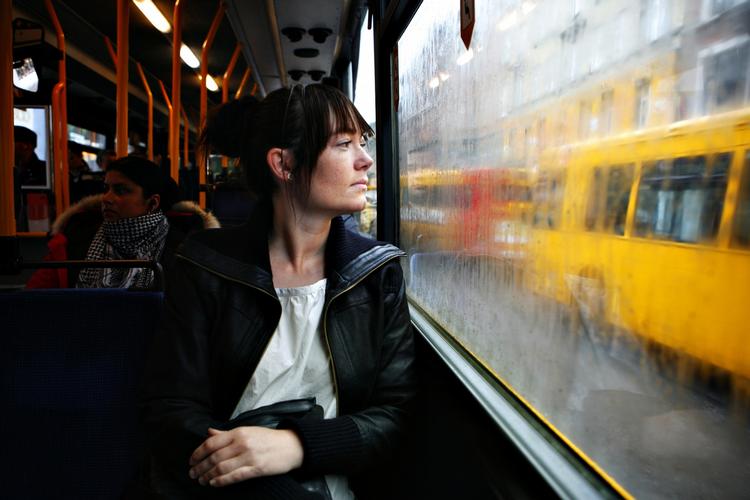Københavns og Frederiksberg Kommuner uddeler i øjeblikket gratis bøger for at gøre opmærksom på den offentlige transport. Dermed skulle der være mulighed for at slå tiden ihjel under turen. 