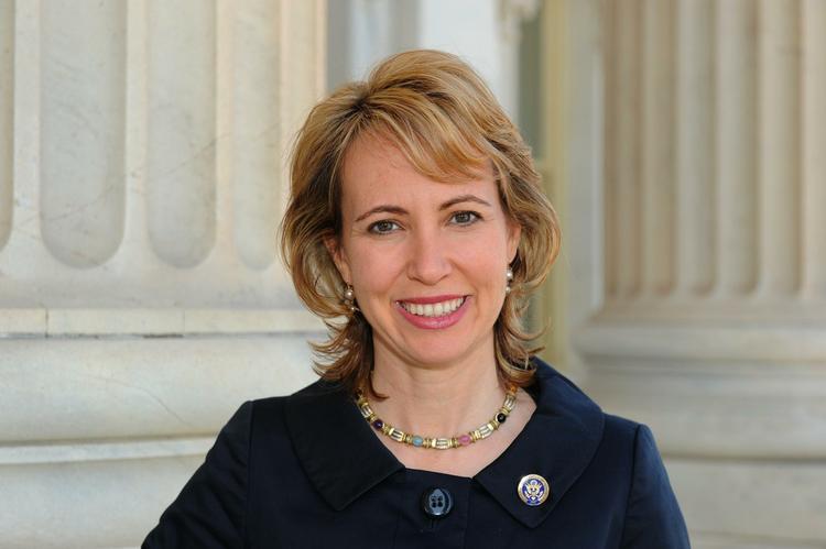 Budskab. »Jeg er en ud af kun 12 demokrater tilbage i mit distrikt, og jeg mener, at vi bliver nødt til at finde ud af, hvordan vi kan tone vores retorik og partiskhed ned«, skrev Gabrielle Giffords i en mail, dagen før hun blev skudt. 
