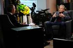 Åbenbaring. Skuespiller Michael Douglas fortæller i det første interview, siden han fik konstateret kræft i august, at sygdommen har åbnet hans øjne for hans kærlighed til famile, venner og fans. 