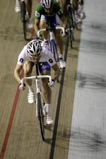 trods. Dopingkontrollanterne i UCI kan ikke få stoppet den dømte belgier Iljo Keisse på vinterbanerne. 