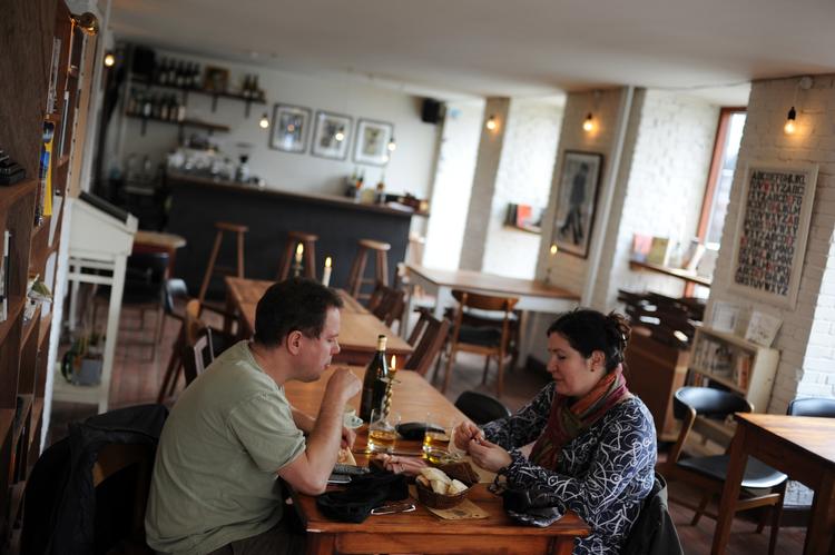 Bogcaféen på Ryesgade må lukke. Sidste åbningsdage er 10.-15. januar kl. 16-02. 