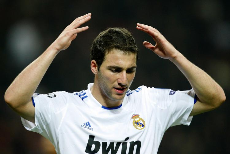 ukampdygtig. Gonzalo Higuains skade kan banen vej for, at Real Madrid henter en direkte konkurrent til den ellers så skarpe argentiner. 