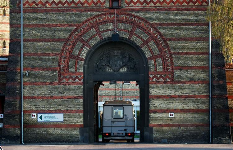 GPS-SNYD I strømmen af ligegyldige opdateringer på Facebook, vil de fleste nok bide mærke i, at kammeraten er røget i fængsel. Men man skal sådan set bare køre forbi Vestre Fængsel for at kunne 'tjekke ind' og snyde hele sit Facebook-følge. 