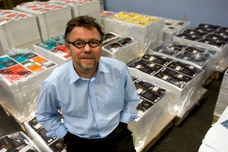 Trykkeri. Trykkeriet Nørhaven i Viborg har haft store økonomiske forhindringer. Nu vender trykkeriet tilbage med et nyt navn og flere nye tiltag. Her ses stifter Per Nørhaven. 