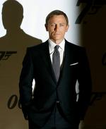Bondy. Daniel Craig er klar til for tredje gang at redde verden som agent 007. 