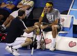 fokuseret. Roger Federer (th) hviler under en træningssession og modtager gode råd fra træner Paul Annacone. 