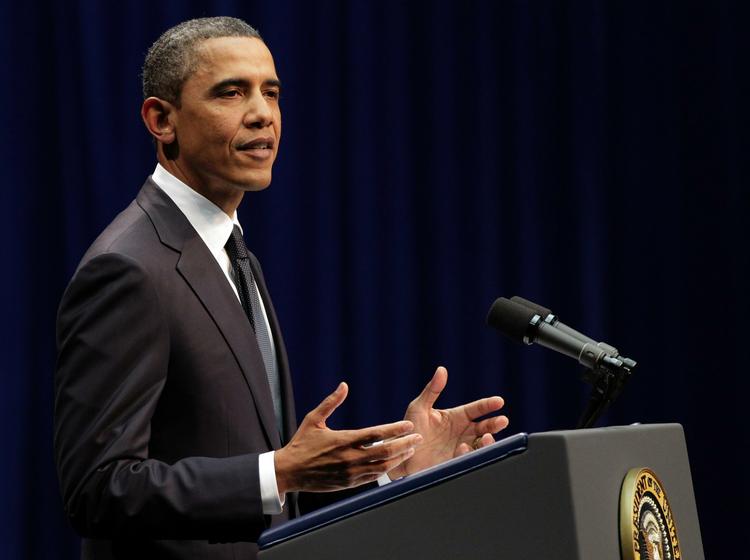 LANDSFADER. Vi ved ikke hvad årsagen til massakren i Tucson var, sagde Obama blandt andet i sin tale, der mødte store klapsalver fra det sørgende publikum. 