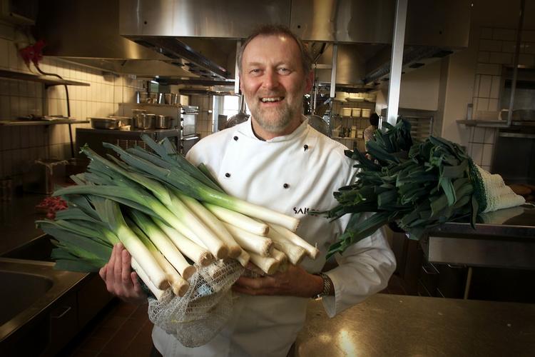 Erwin Lauterbach fra restaurant Saison har inviteret to gange Rasmus til at konkurrere i fem discipliner. 