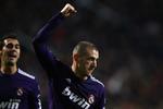 afsavn. Karim Benzema vil til Aston Villa, hvor angriberens faderlige fodboldlæremester er træner. 