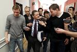 Partileder? Pressen havde mange spørgsmål til Lars Barfoed efter de konservatives gruppemøde torsdag morgen. Med Brian Mikkelsen bag sig ligner han partiets nye leder. 