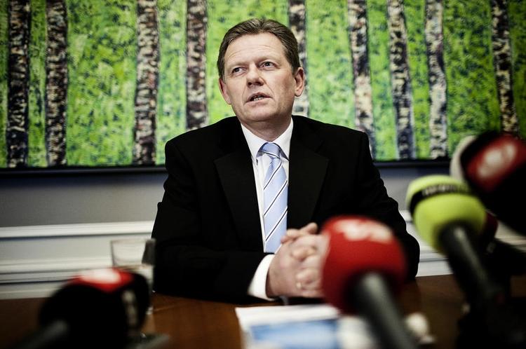 opbakning. Lars Barfoed bebrejder ikke Henriette Kjær de mange pressehistorier om hendes privatøkonomi. 