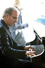 Søren Kristiansen har skabt en jule-cd med danske og amerikanske juletravere, hvor stregen er sat under improvisationer snarere end under traditionel jul. 