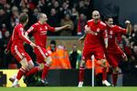 uafgjort. Liverpool dominerede første halvleg, mens Everton sad på kampen i den sidste halvdel af lokalderbyet. Her har Liverpools Raul Meireles scoret kampens første mål. 