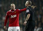 advarsel. Det røde kort til Rafael da Silva udløste så voldsomme protester fra Wayne Rooney, at dommer Mike Dean måtte uddele endnu en advarsel. 