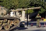 Kontrol. Militæret patruljerer i Tunis gader. 