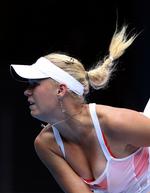timing. Caroline Wozniacki virkede helt stiv og nervøs i sin åbningskamp i Australien, mener far og træner Piotr Wozniacki. 