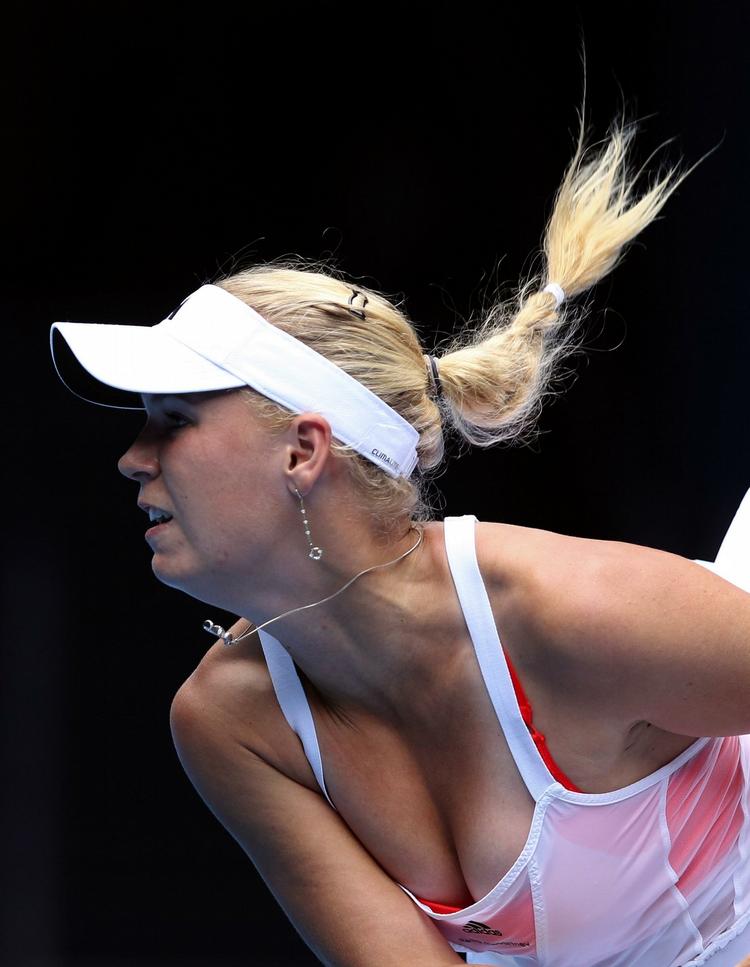 timing. Caroline Wozniacki virkede helt stiv og nervøs i sin åbningskamp i Australien, mener far og træner Piotr Wozniacki. 