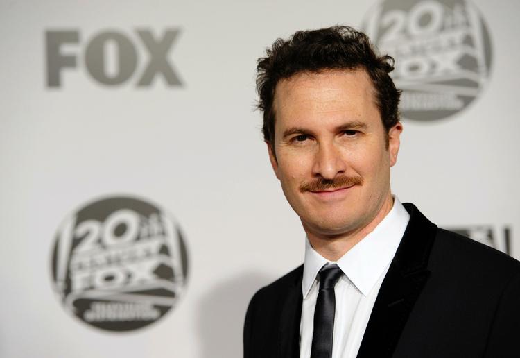 Darren Aronofsky - ham der instruerede Requiem for a Dream og nu laver fjernsyn for Fox - har taget sit bedste overskæg på. 