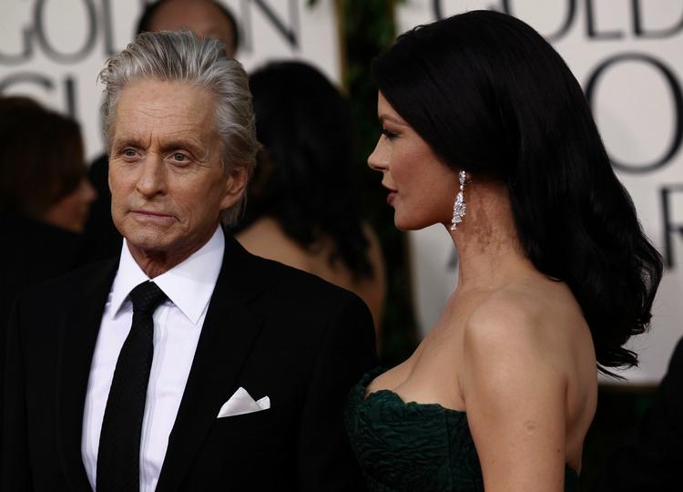 Michael Douglas og skuespillerkonen Catherine Zeta-Jones. Douglas, der netop kommet sig over en fremskreden strubekræft, modtog aftenens største bifald, da han præsenterede aftenens sidste pris. »Der må være en nemmere måde at få et stående bifald på«, sagde han til det. 