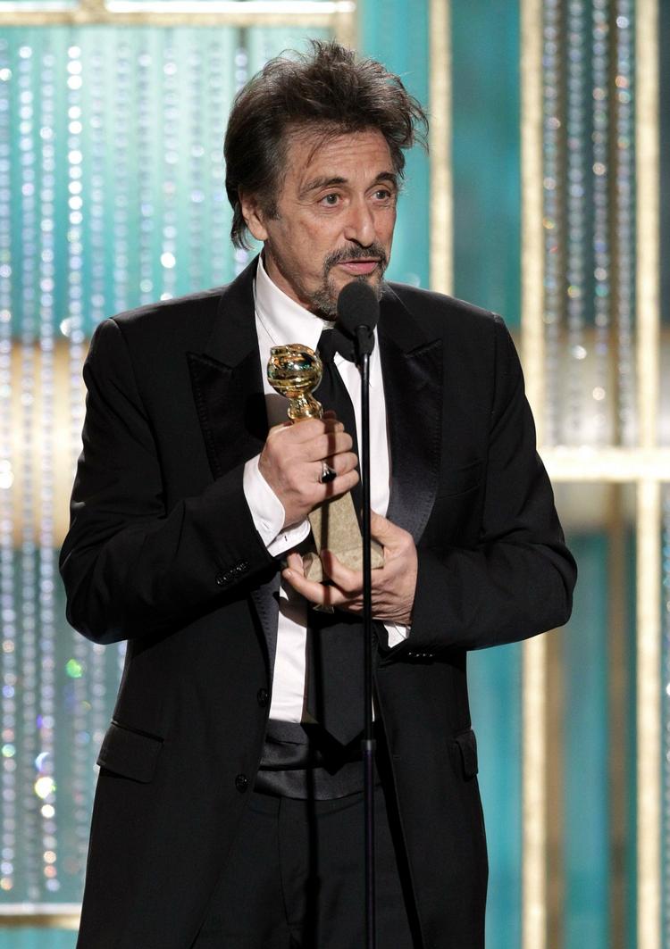 Den efterhånden grånende superstjerne Al Pacino modtager en Golden Globe for bedste mandlige hovedrolle i en ministerie eller tv-film for 'You Don't Know Jack'. 