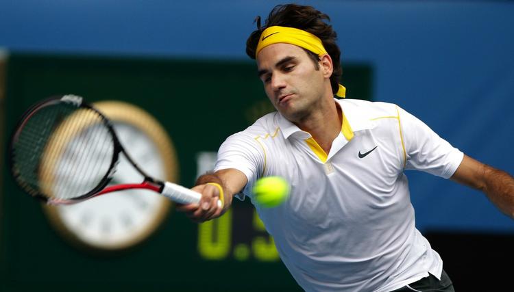 urværket. Roger Federer fra Schweiz satte ikke mange fodaftryk forkert under åbningskampen mod slovakken Lukas Lacko. 