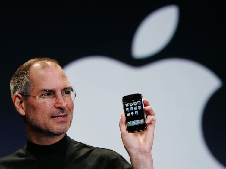 Sygeorlov. Stifter og adm. direktør for Apple Inc. Steve Jobs tager orlov for at koncentrere sig om sit helbred. 