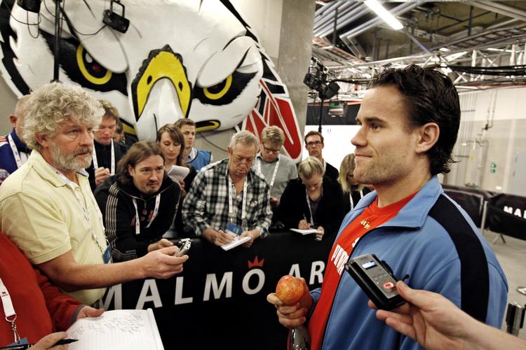 trist. Inden aftenens kamp mod Serbien fortæller Thomas Mogensen, hvorfor han ikke kan være med. 