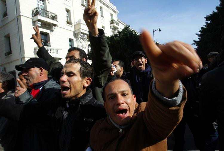 Utilfredshed. Det tunesiske folk stopper ikke demonstrationerne før alle fra det gamle regime er blevet fjernet fra regeringsmagten, varsler fagforeningsleder. 